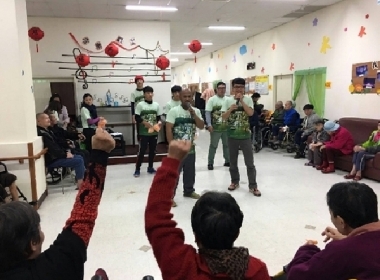 Cheerful exchanges between CGM’s Hsin-Jung Church and Hongxin Nursing Home.